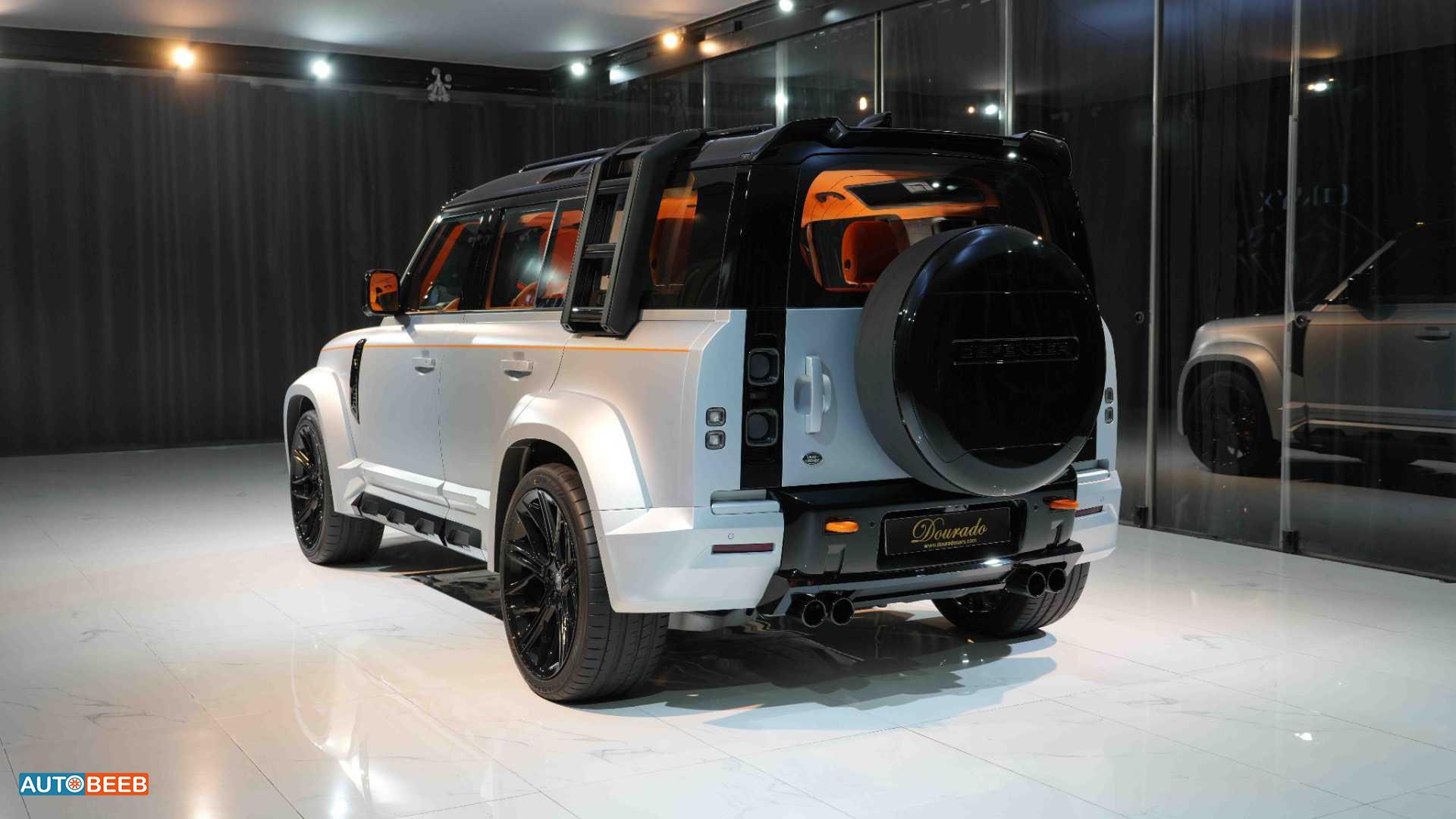 Land Rover Defender 2024