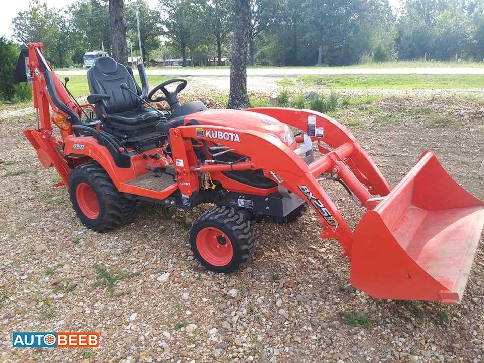 Tractor Kubota 2016