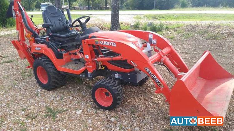 Tractor Kubota 2016