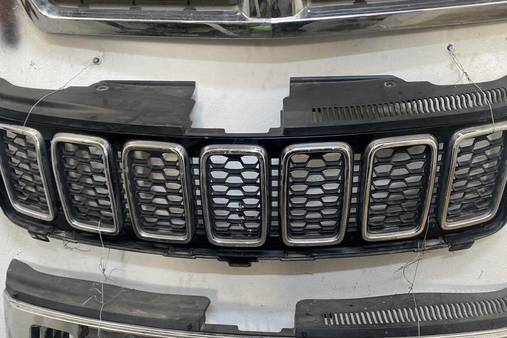 Body  Grilles Jeep Grand Cherokee