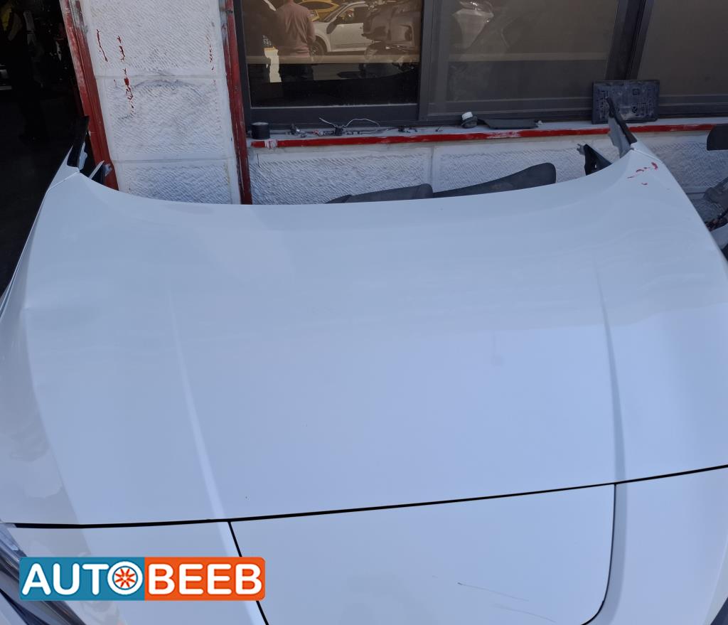 Body  Hood Nissan Leaf