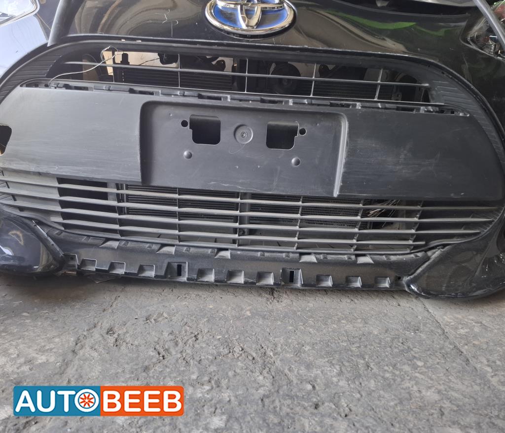 Body  Grilles Toyota Prius C