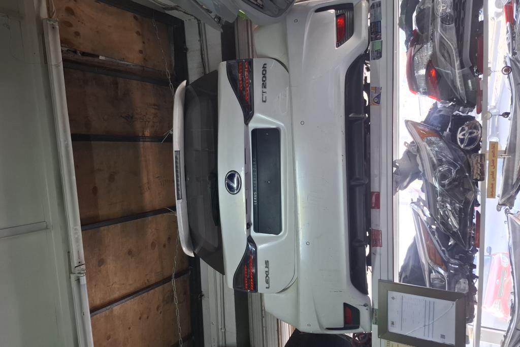 Body  Trunk Lexus CT200h