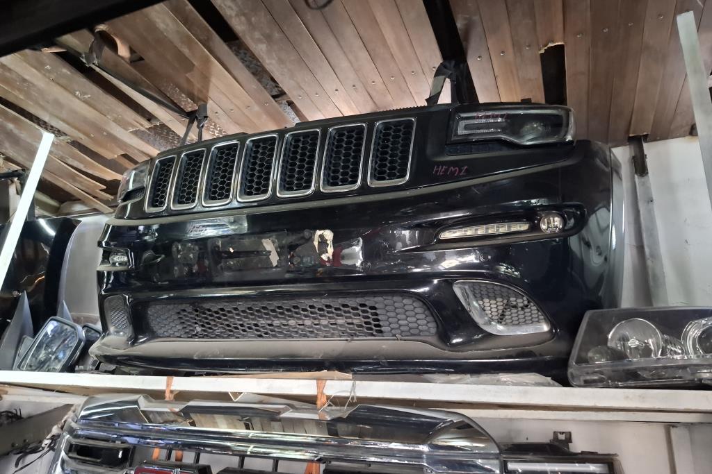 Body  Bumper Jeep Cherokee