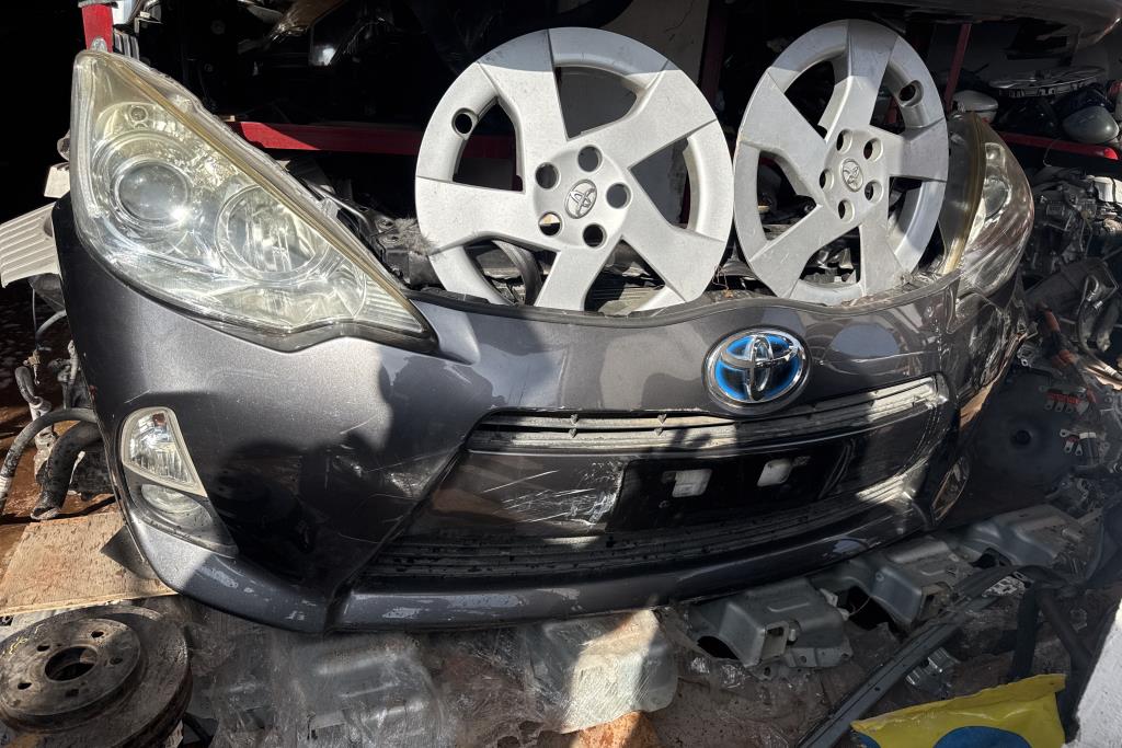 Body  Bumper Toyota Prius C