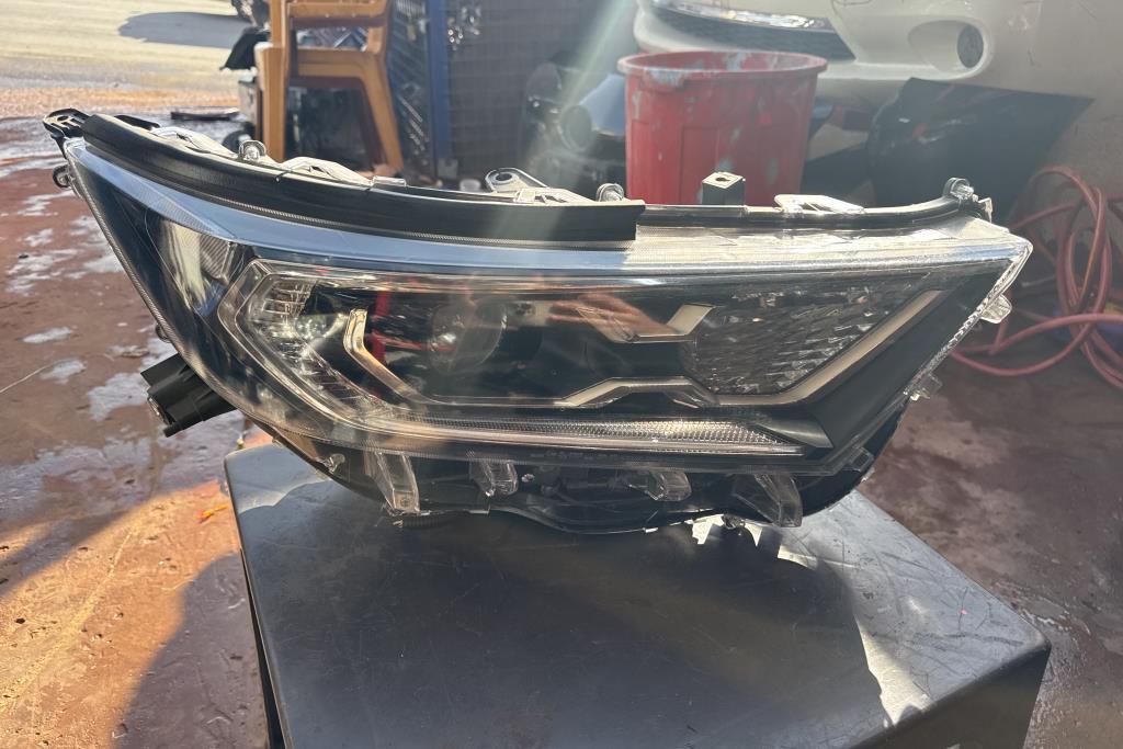 Lights Front light Toyota RAV4