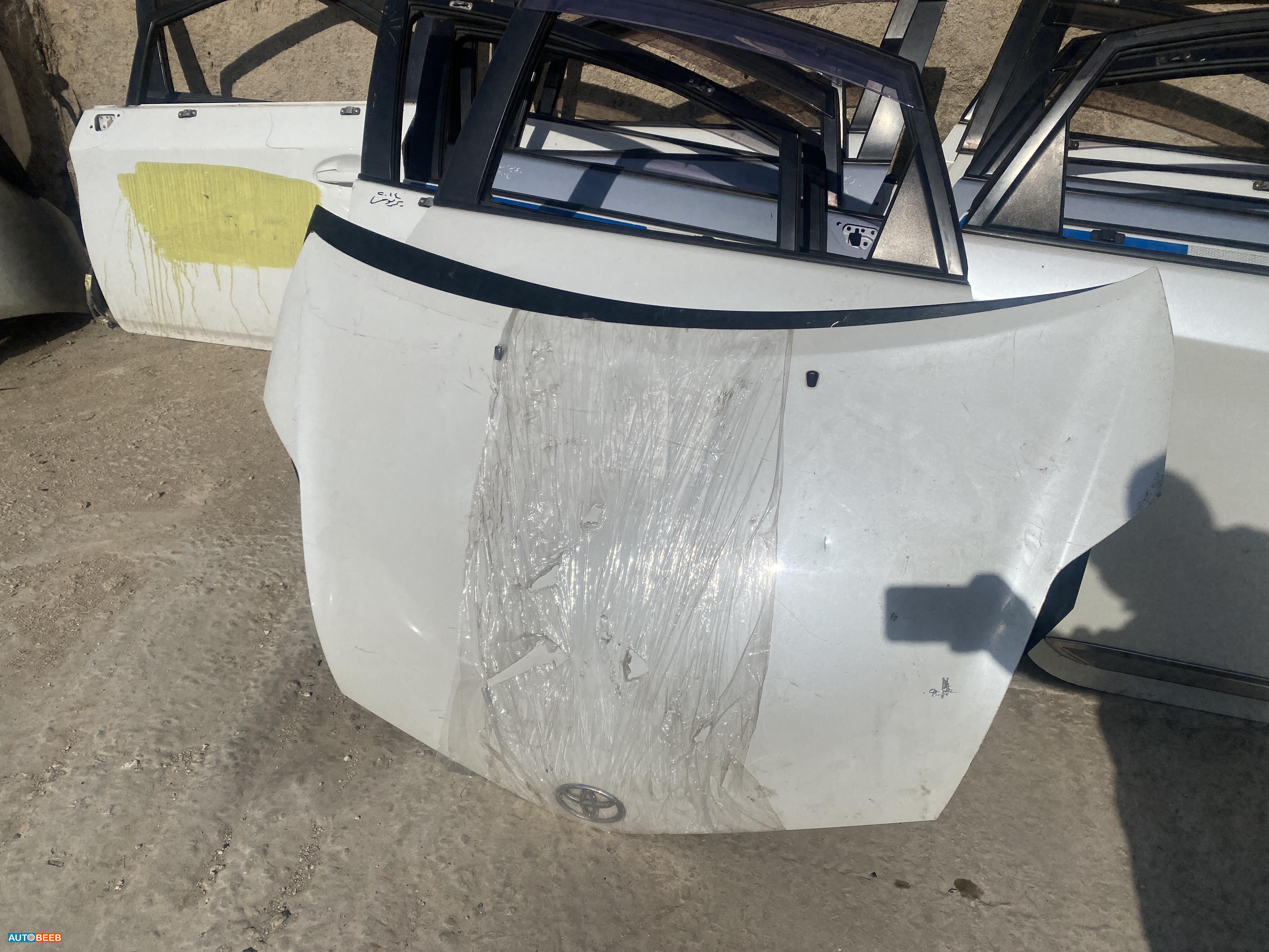 Body  Hood Toyota Prius