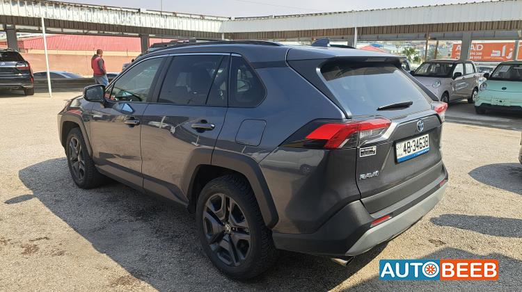 تويوتا راف فور 2023