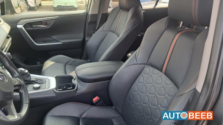 تويوتا راف فور 2023