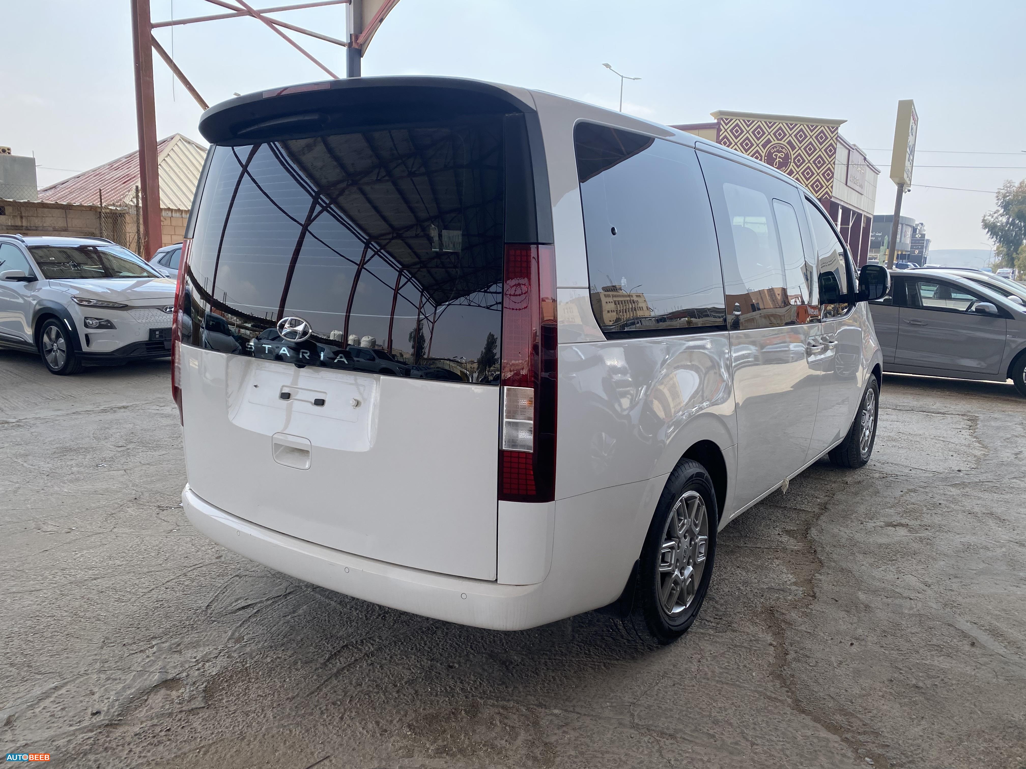 Minibus Hyundai 2022