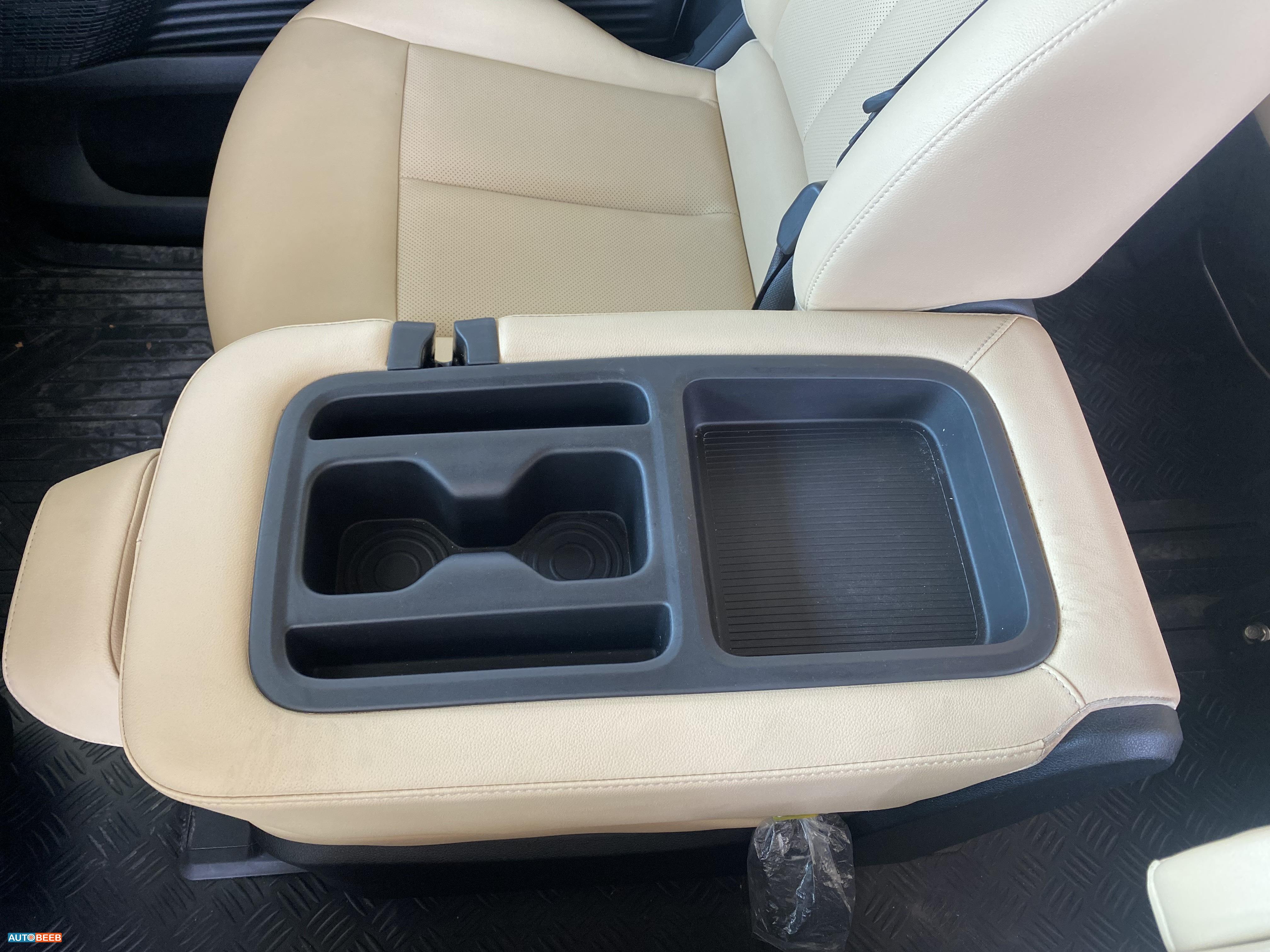 Minibus Hyundai 2022