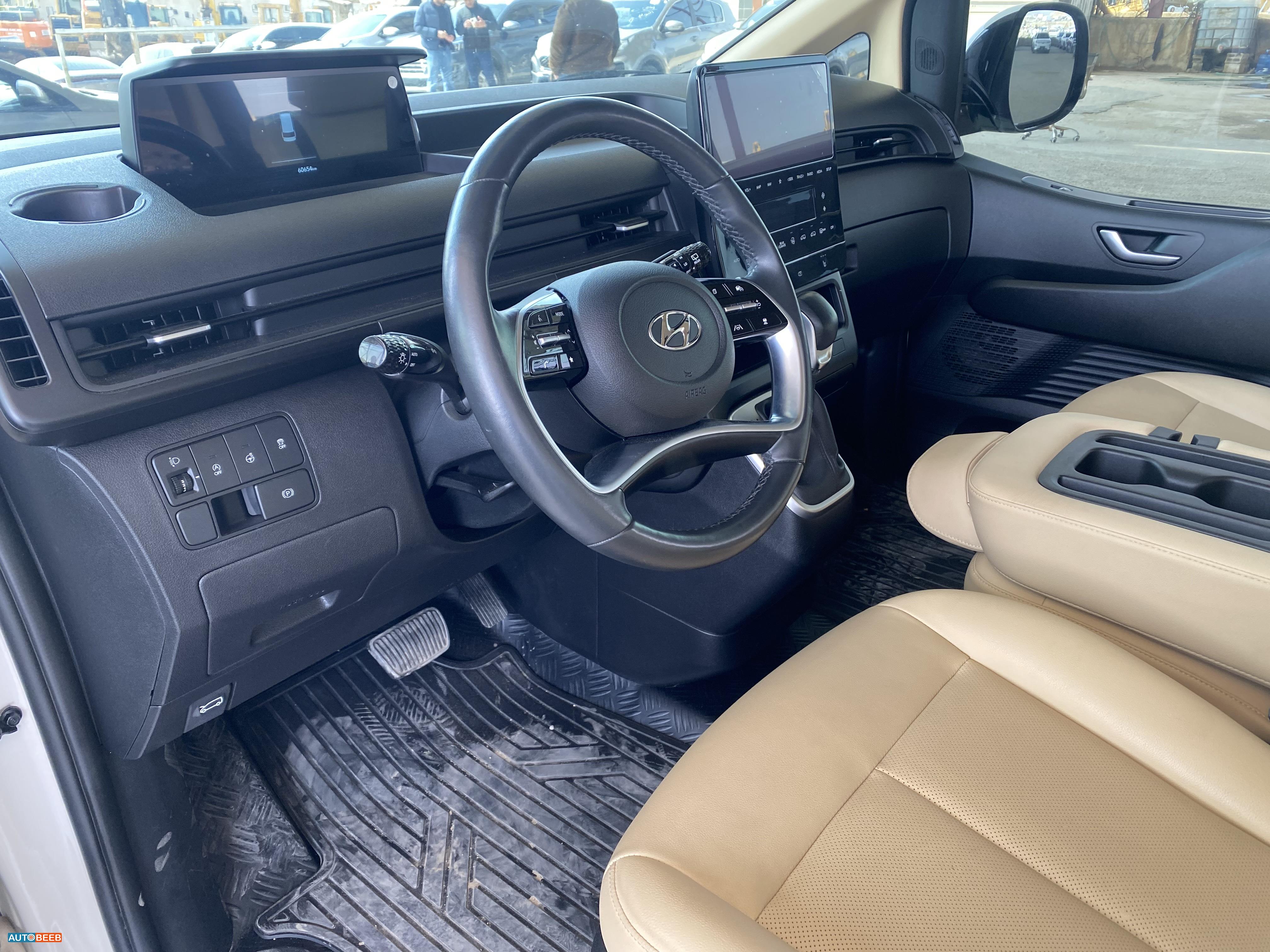 Minibus Hyundai 2022