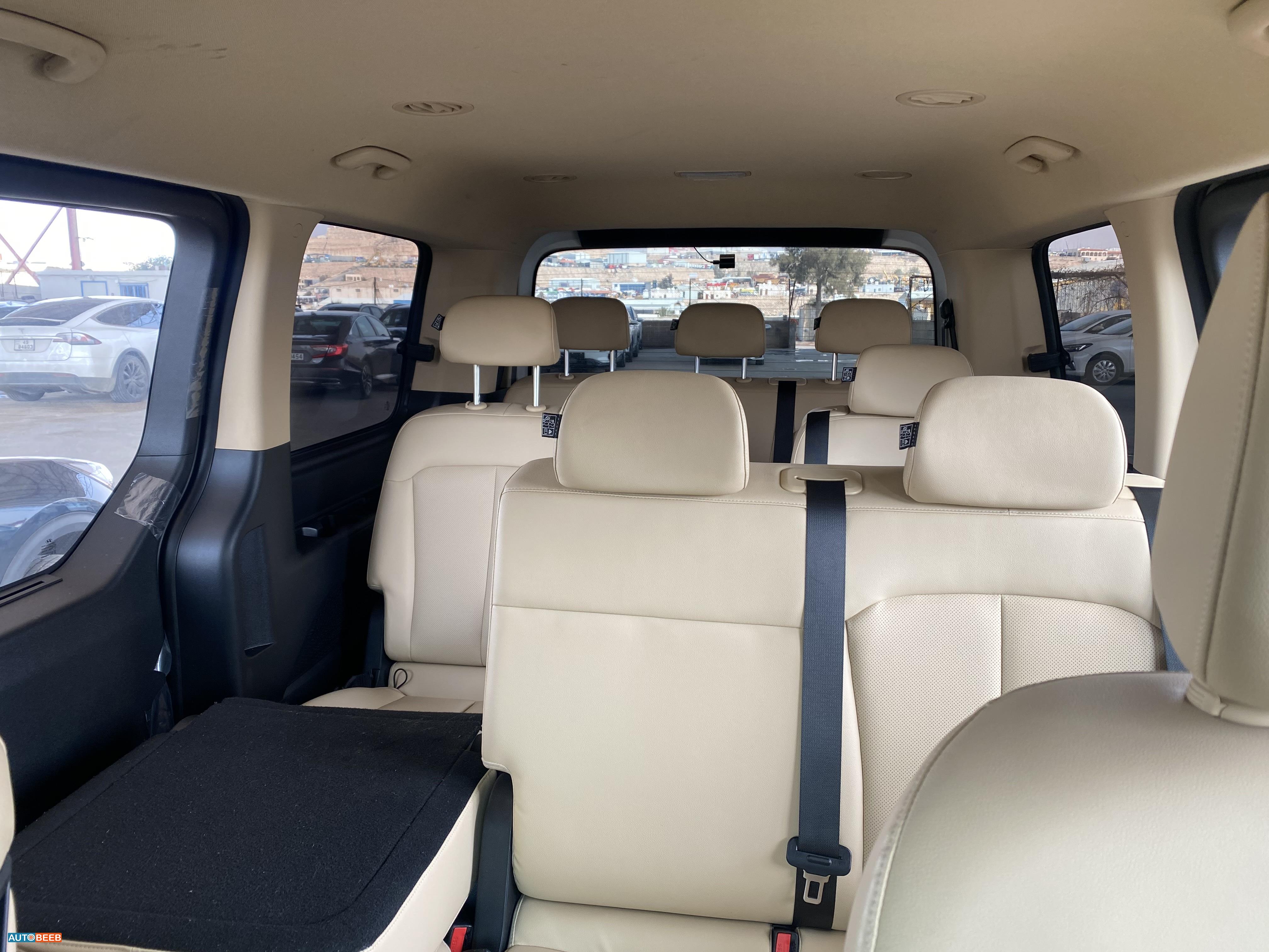 Minibus Hyundai 2022