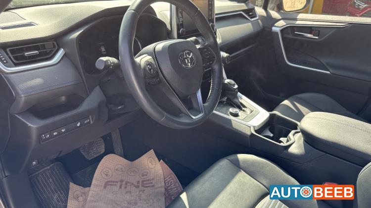 Toyota RAV4 2021