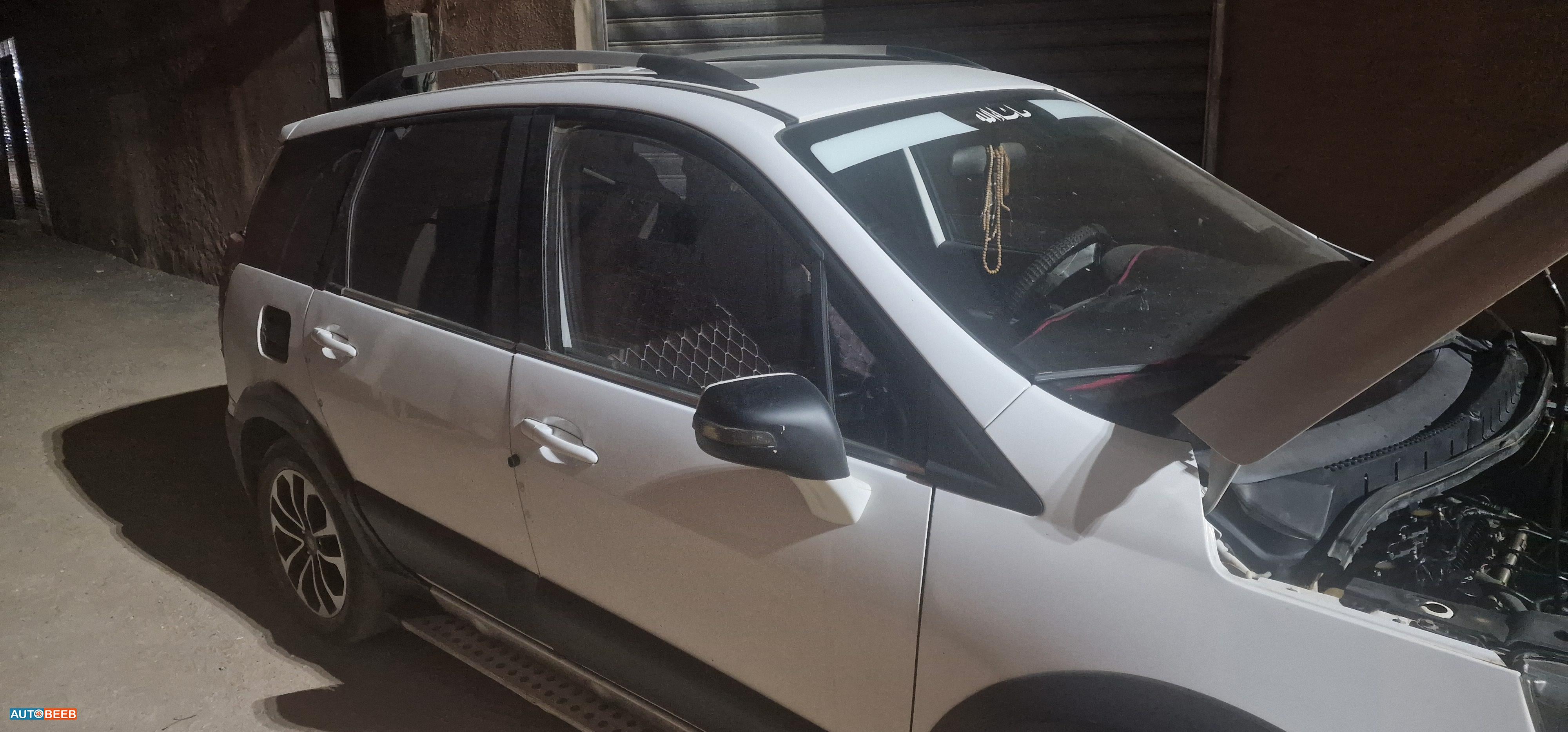 Dongfeng Forthing 2015