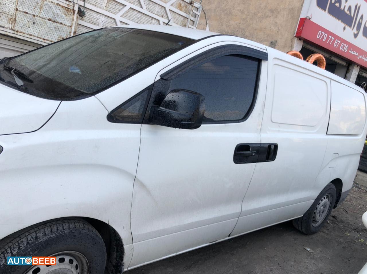 Minivan Hyundai 2010