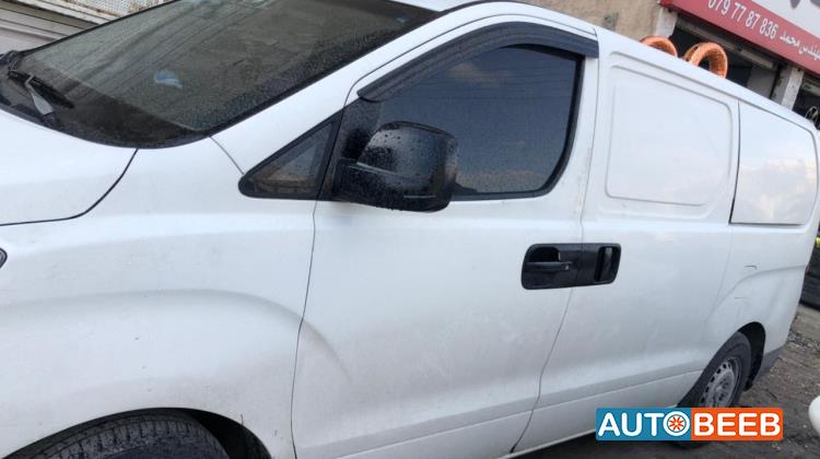 Minivan Hyundai 2010