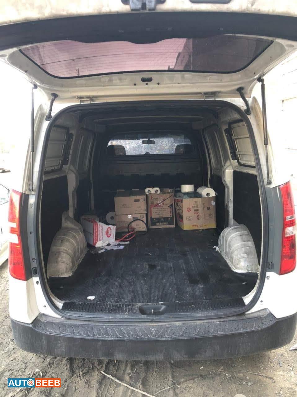 Minivan Hyundai 2010