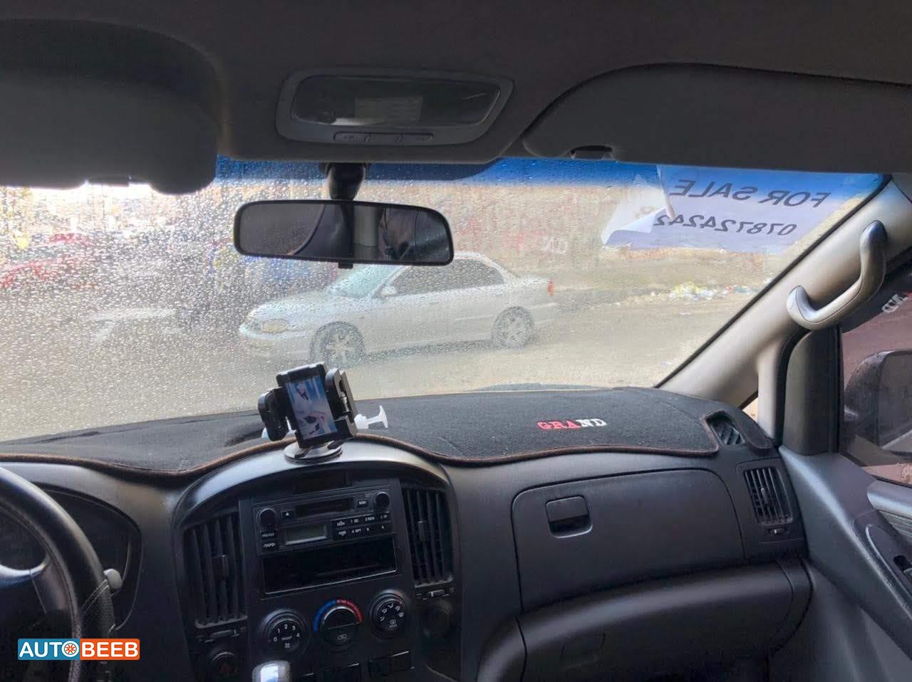 Minivan Hyundai 2010