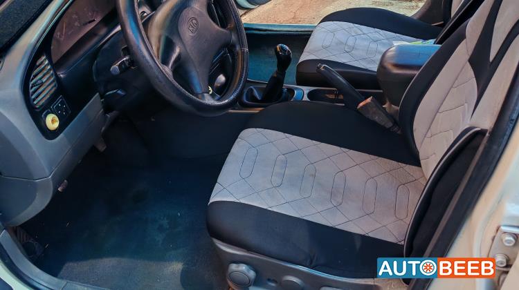 كيا سيفيا 2000