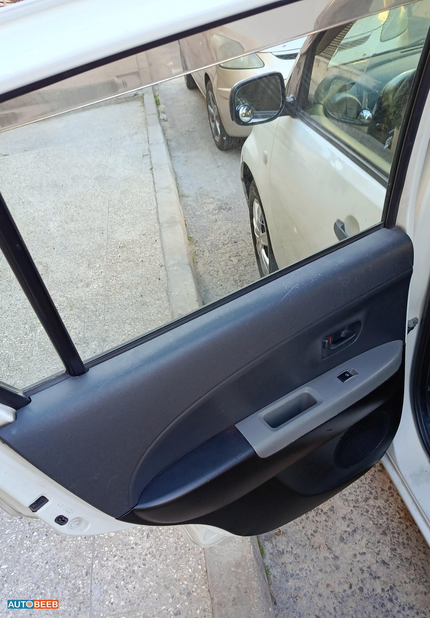 Daihatsu Sirion 2012