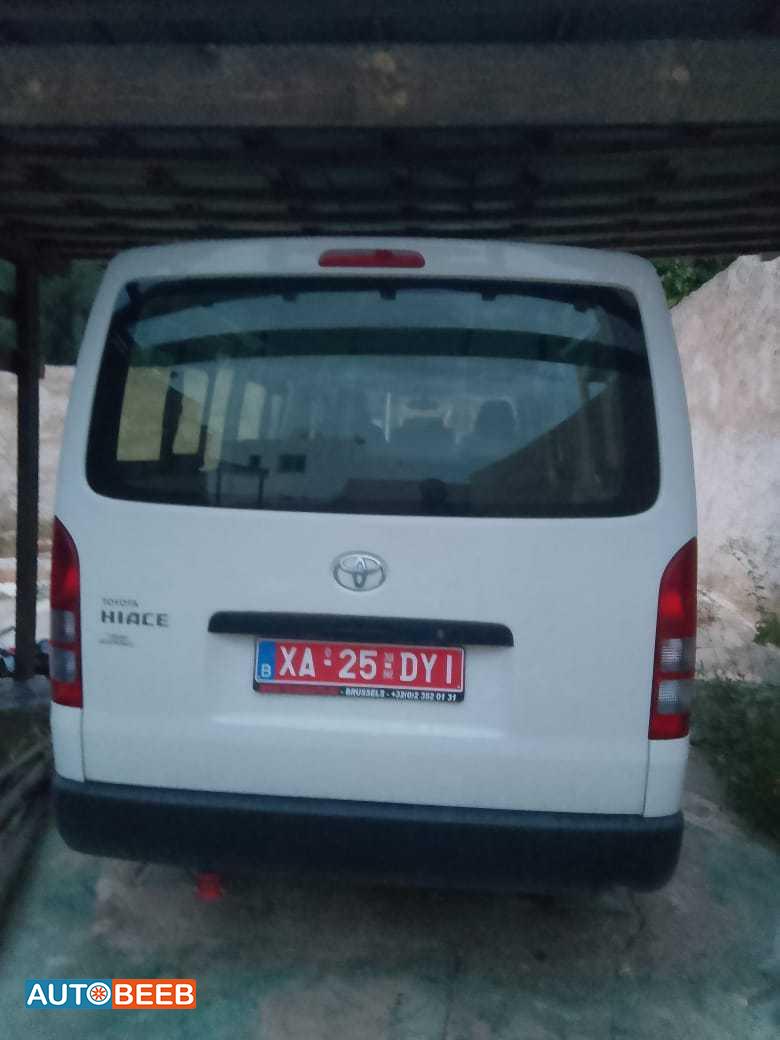 ميني باص تويوتا 2024