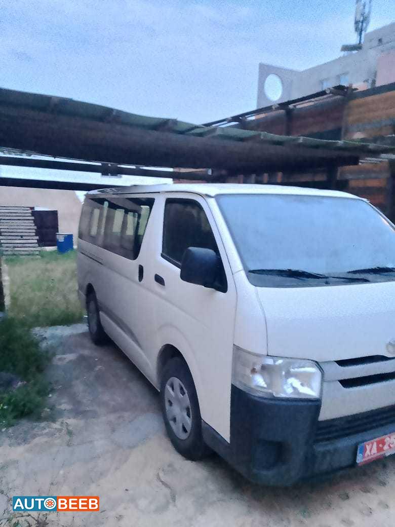 ميني باص تويوتا 2024