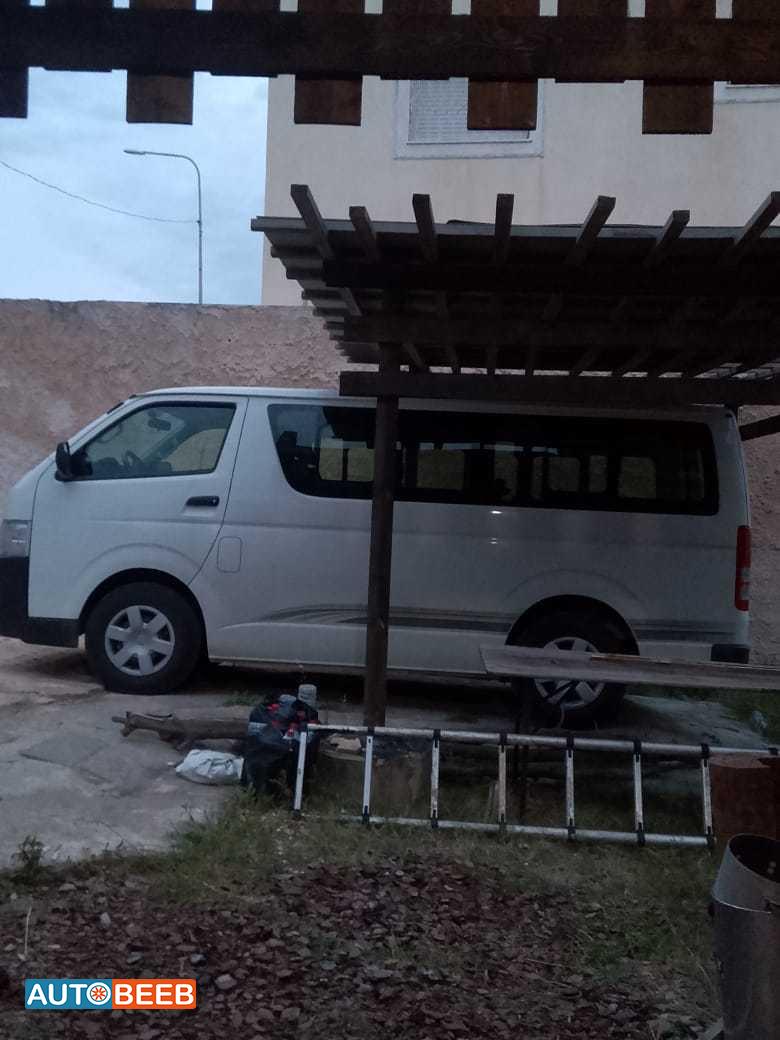 ميني باص تويوتا 2024