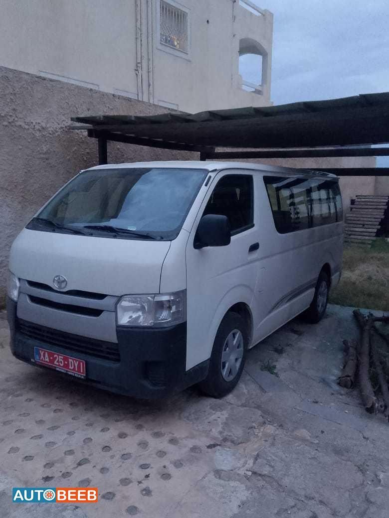 ميني باص تويوتا 2024