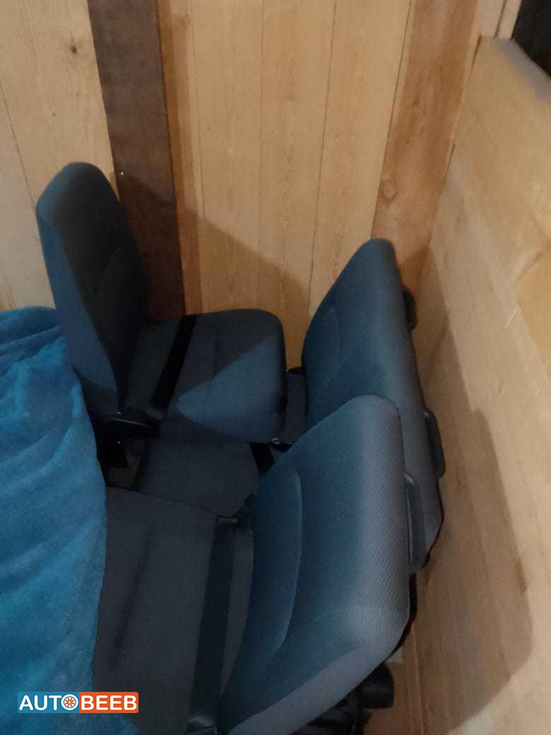 ميني باص تويوتا 2024