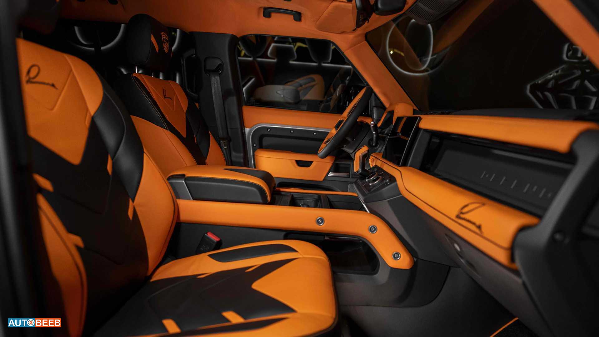 Land Rover Defender 2024