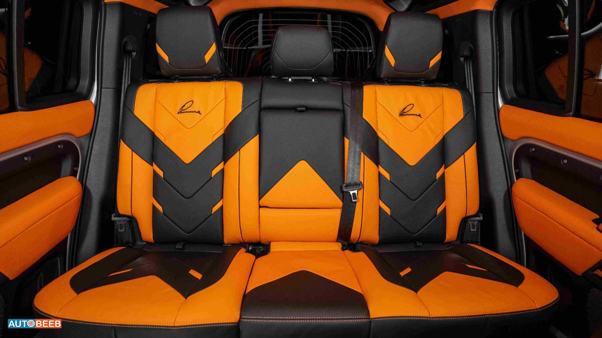 Land Rover Defender 2024