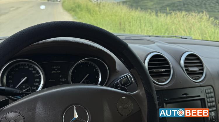 Mercedes Benz GL450 2011