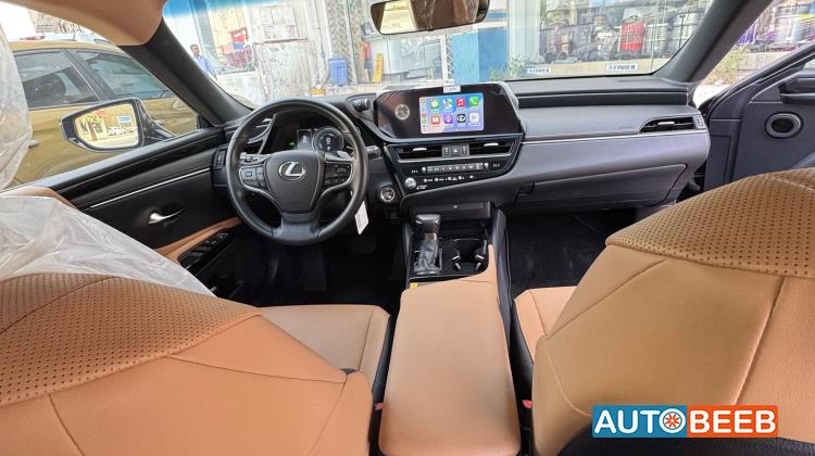 Lexus ES300 2024