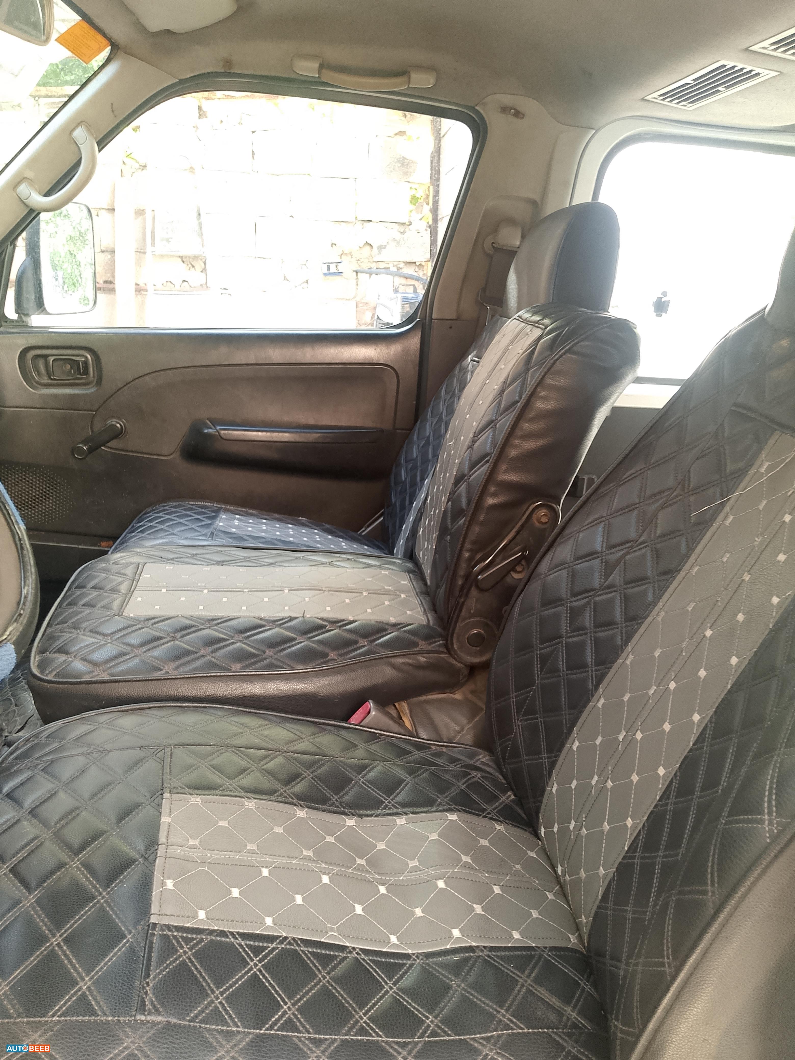 ميني فان نيسان 2008