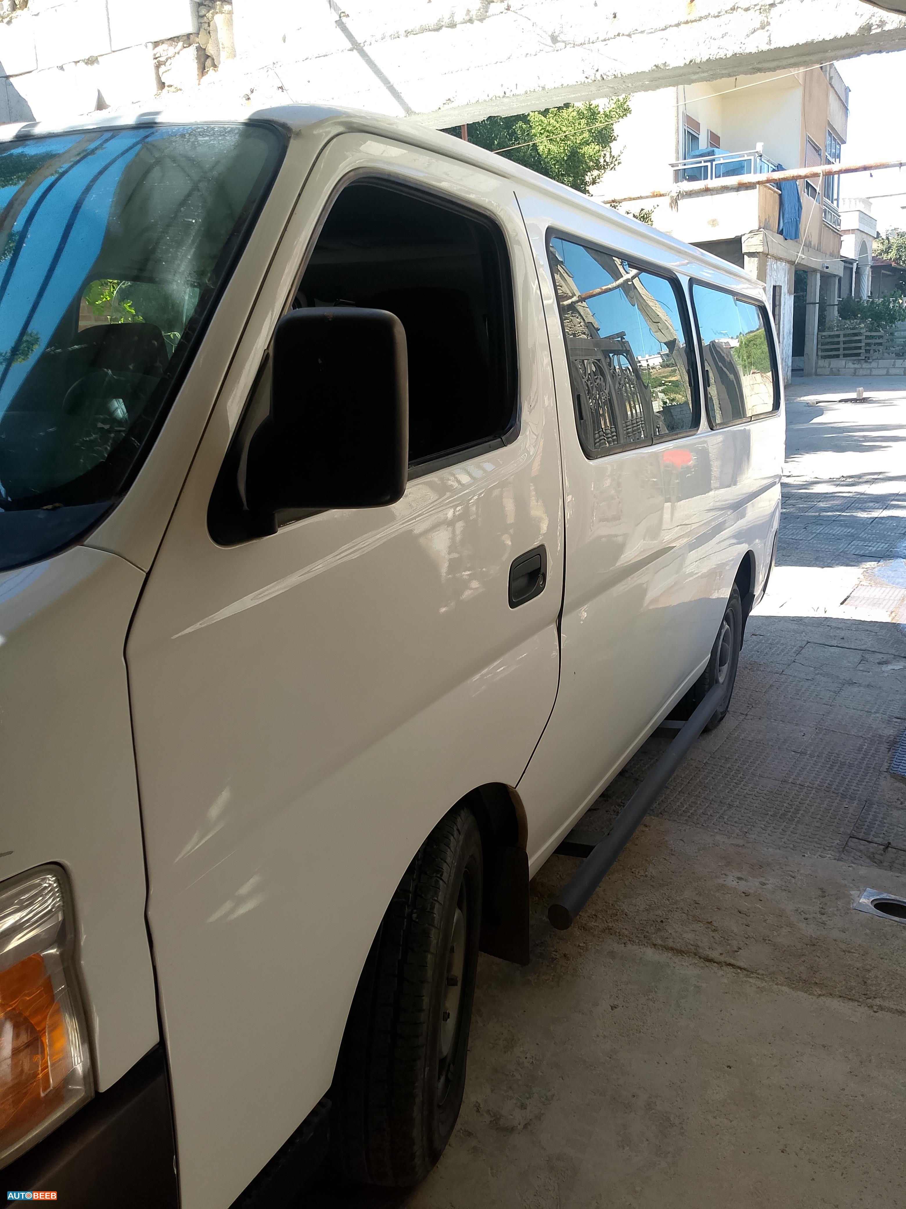 ميني فان نيسان 2008