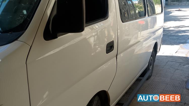 ميني فان نيسان 2008