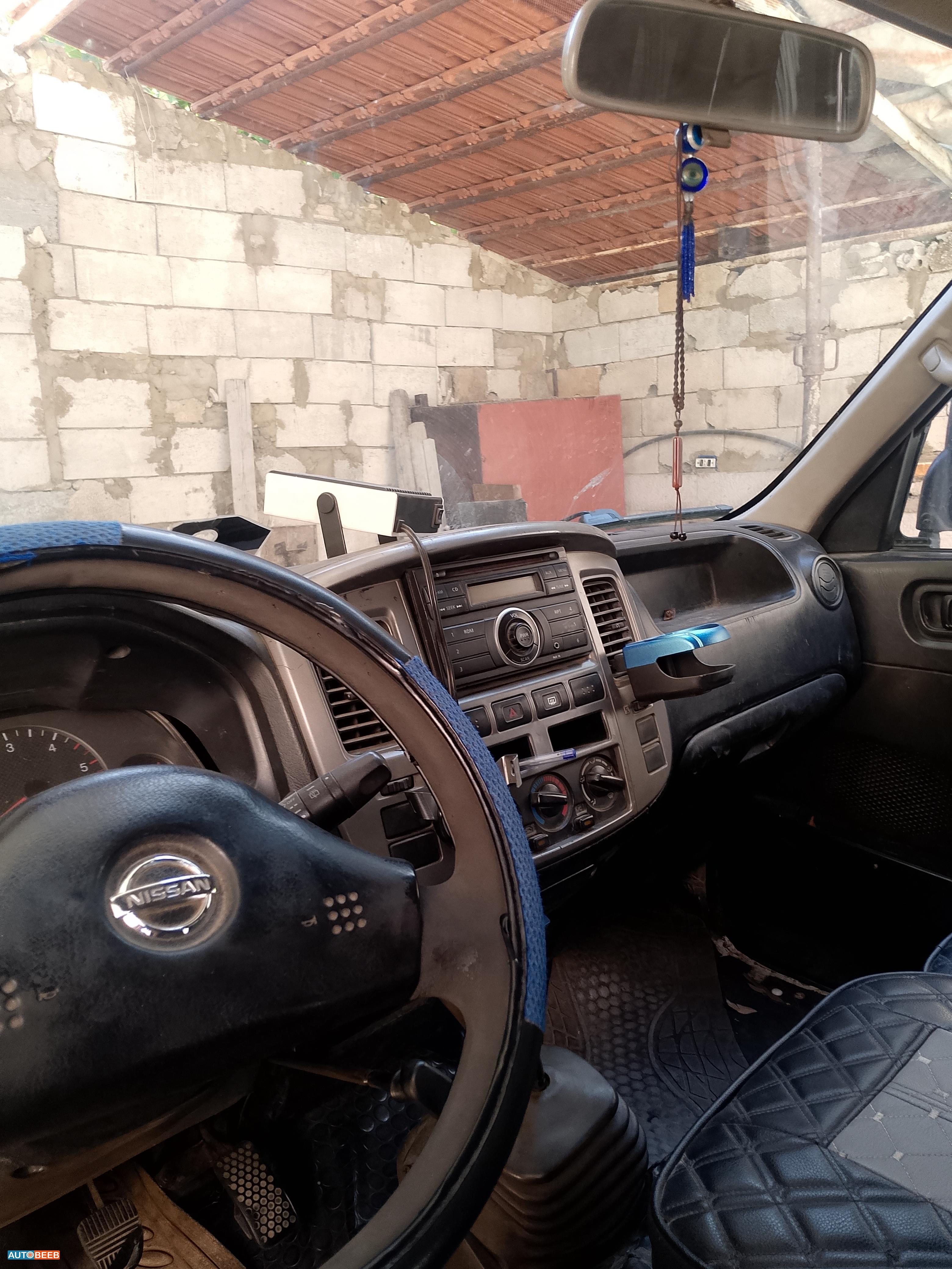 ميني فان نيسان 2008