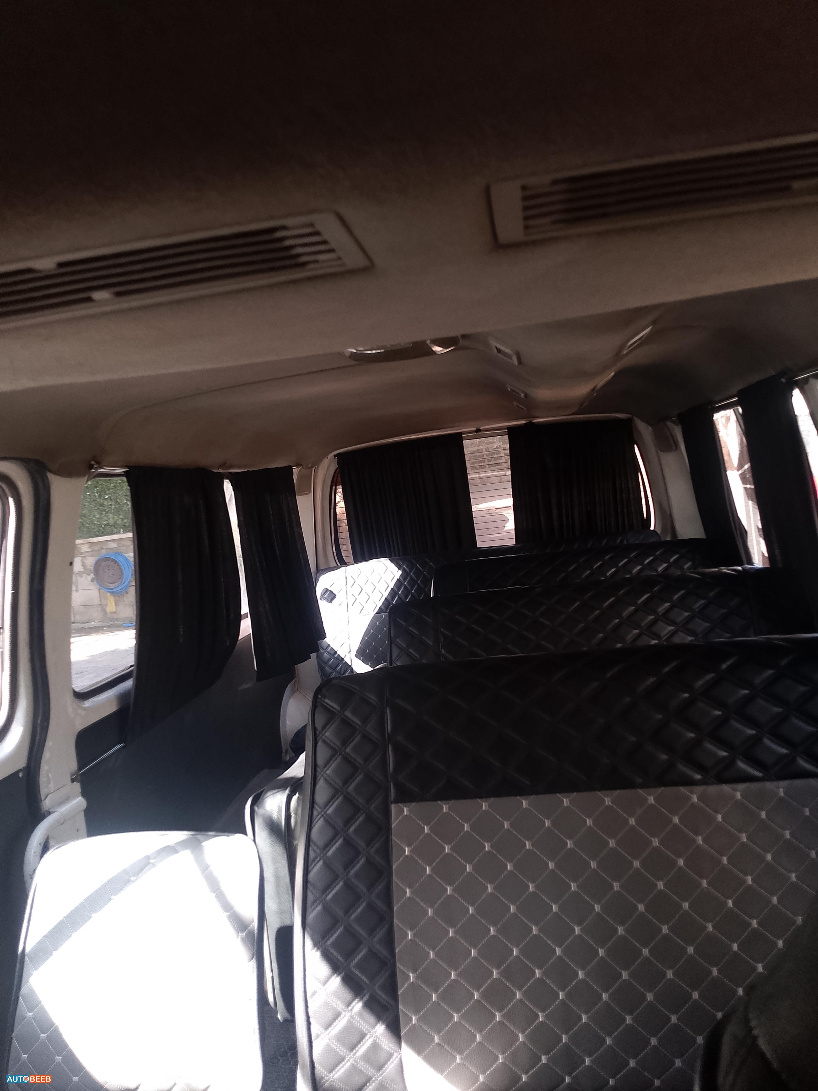 ميني فان نيسان 2008