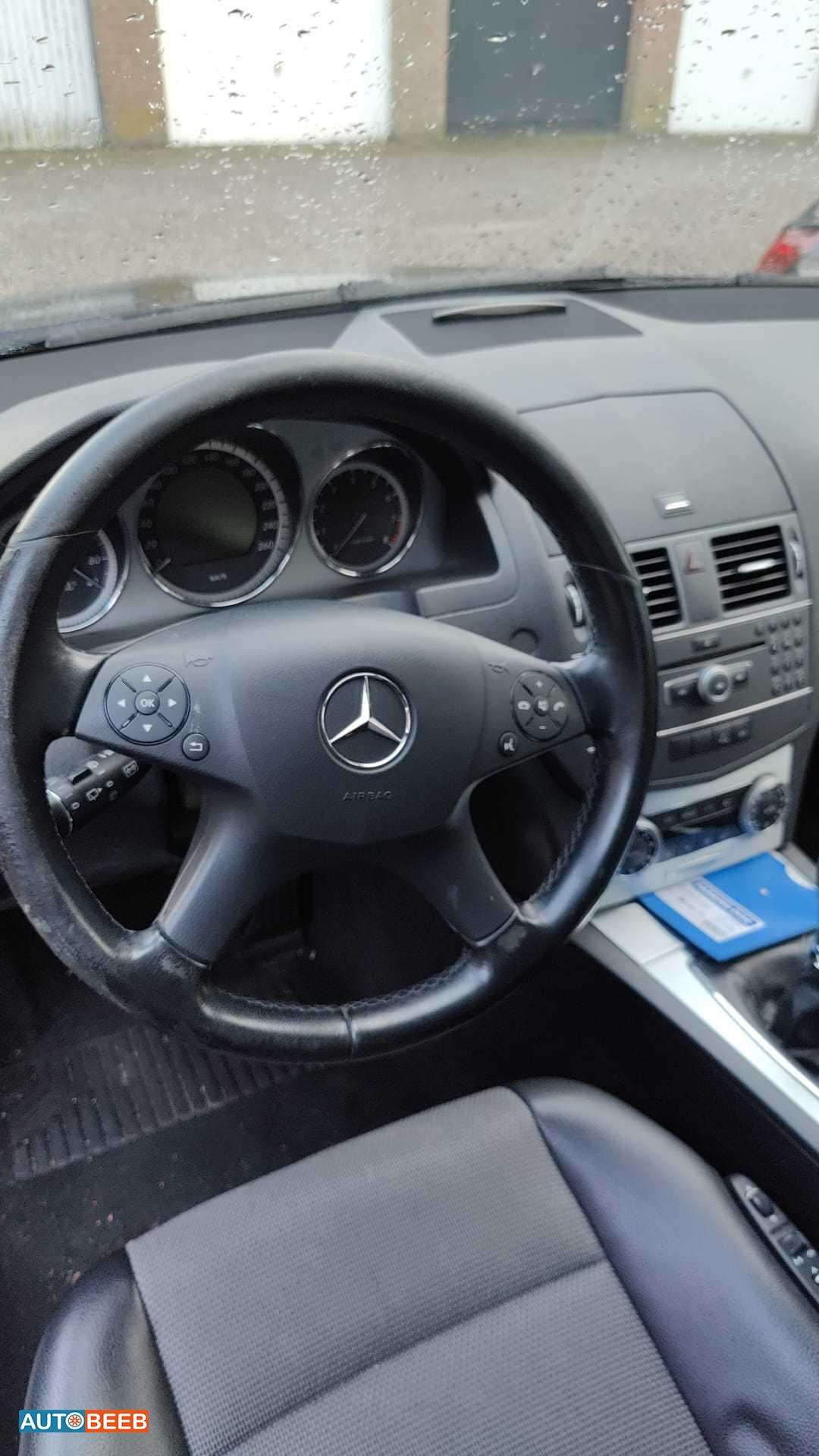 مرسيدس بنز C180 2010