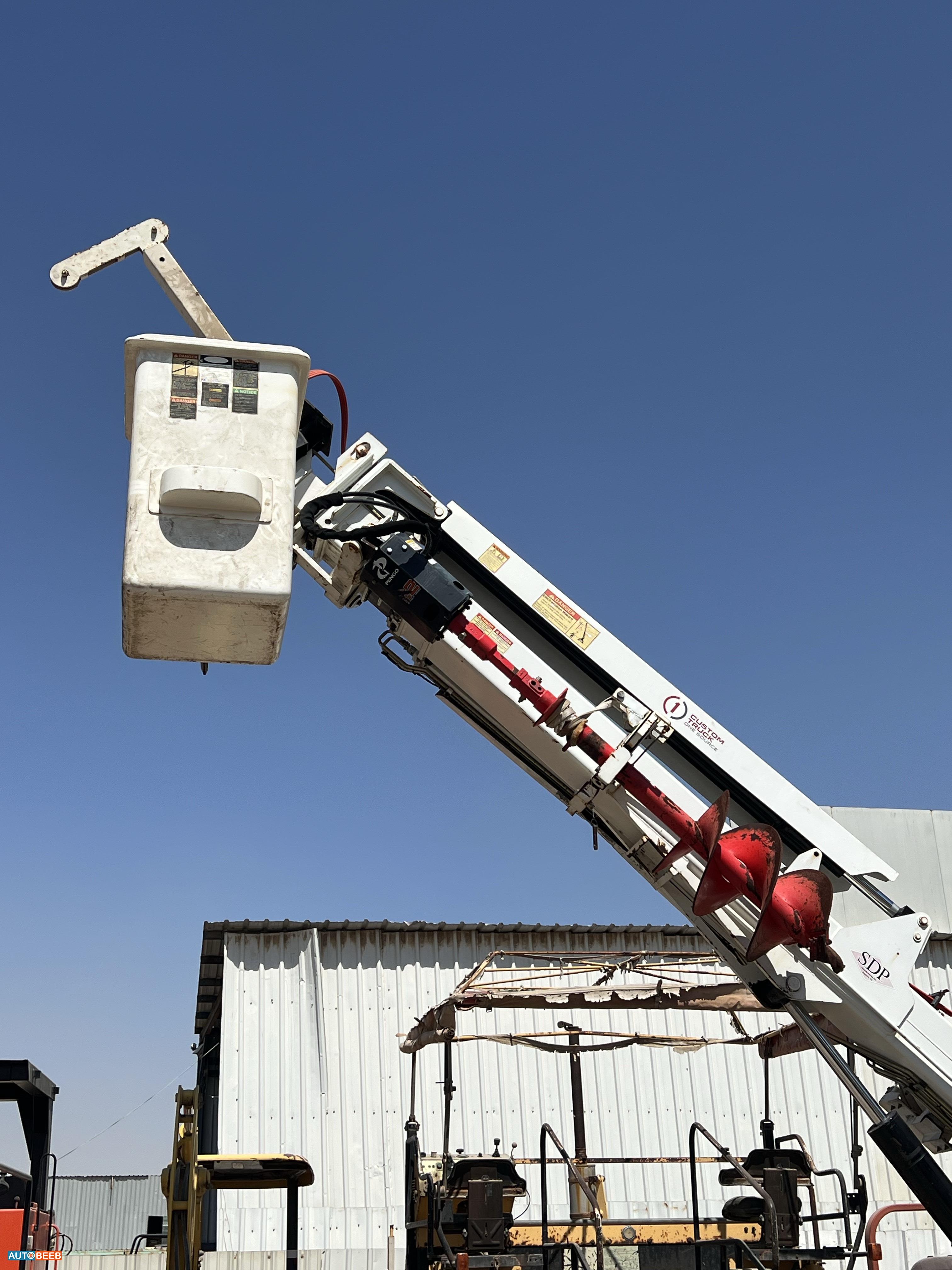 رافعة مجنزرة  2016