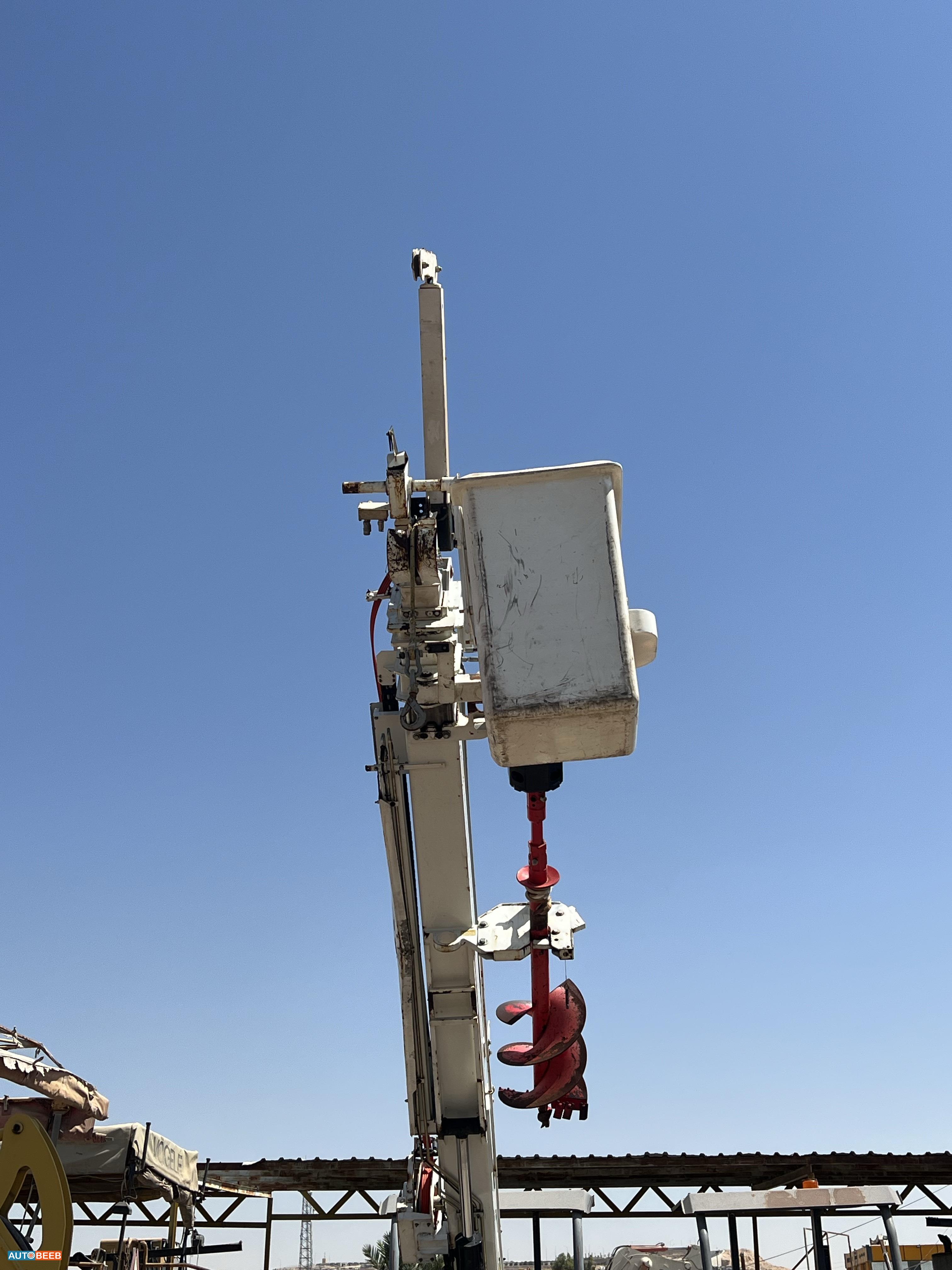 رافعة مجنزرة  2016