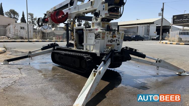 رافعة مجنزرة  2016