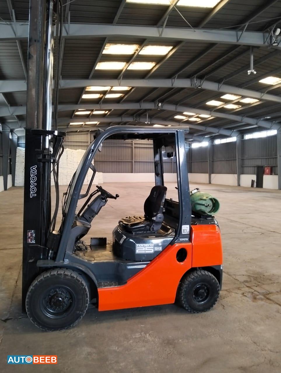 Forklift Toyota 2008