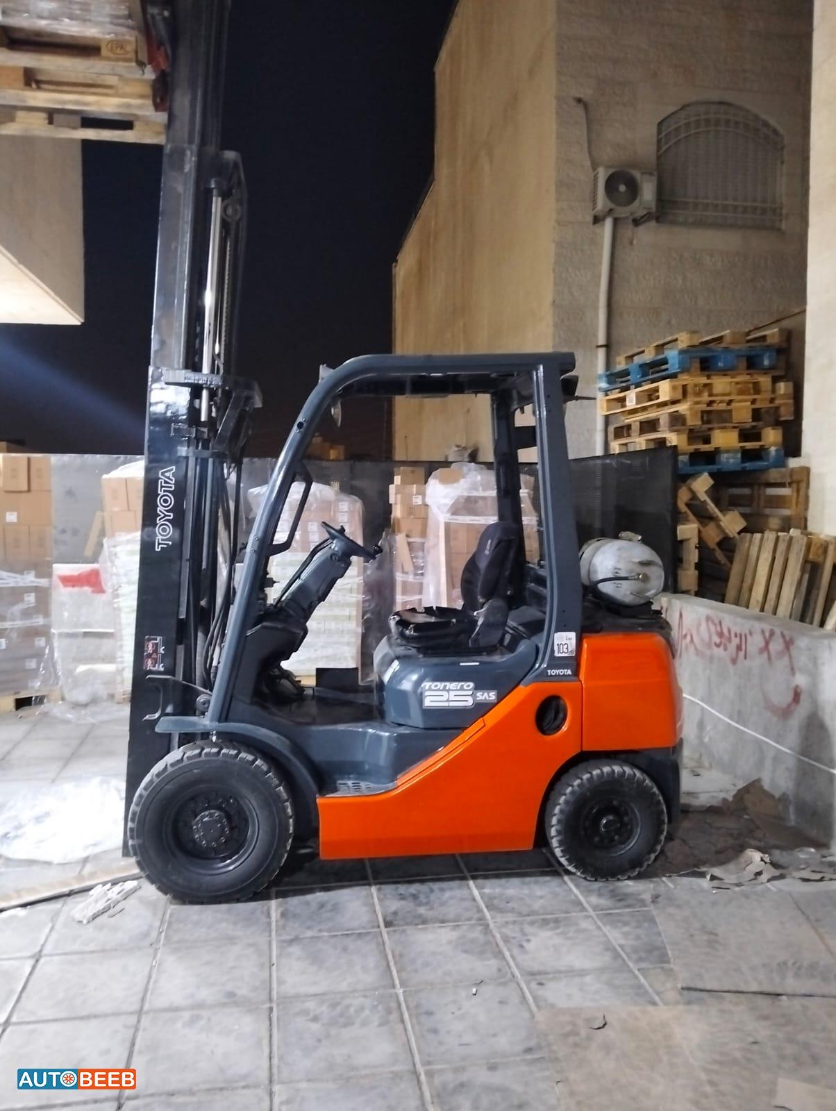 Forklift Toyota 2008