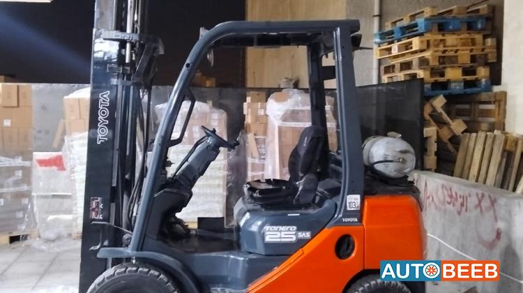Forklift Toyota 2008