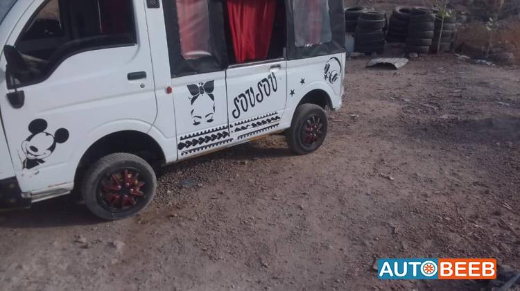 ميني باص تويوتا 2012