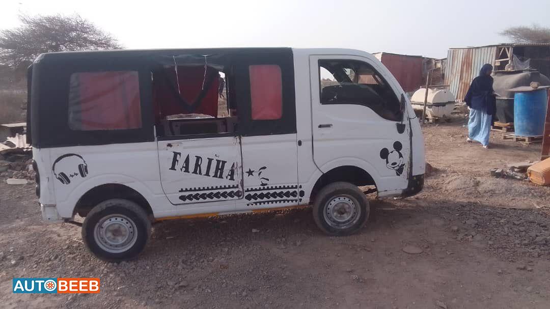 ميني باص تويوتا 2012