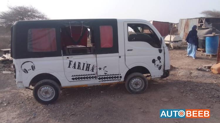 ميني باص تويوتا 2012