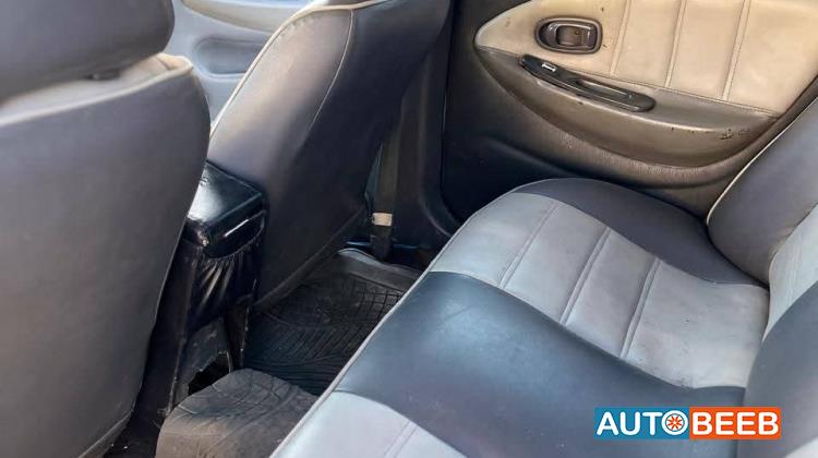 هيونداي افانتي 1995